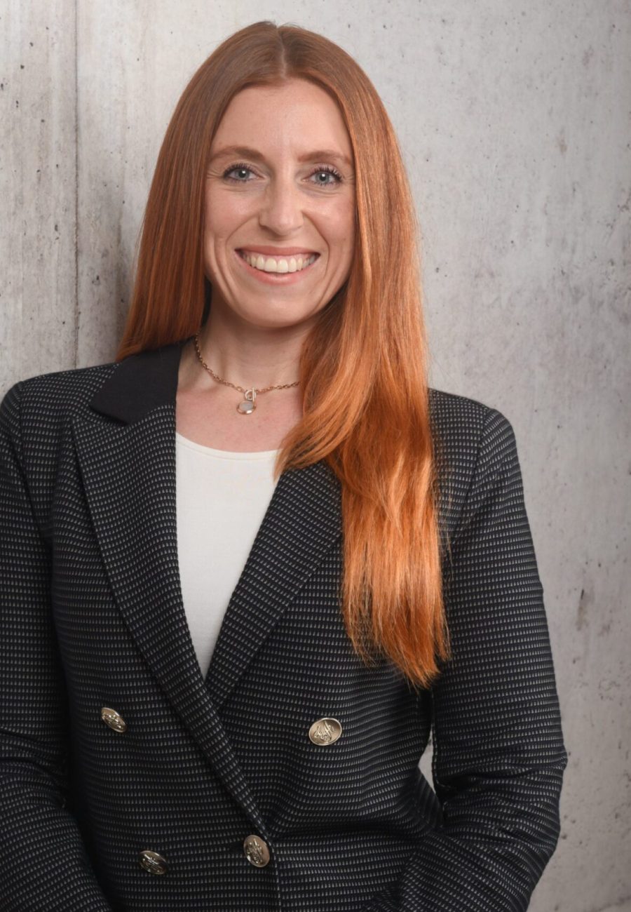 Julia Ludwig - Wertorientiertes systemisches Coaching - goldener Blazer