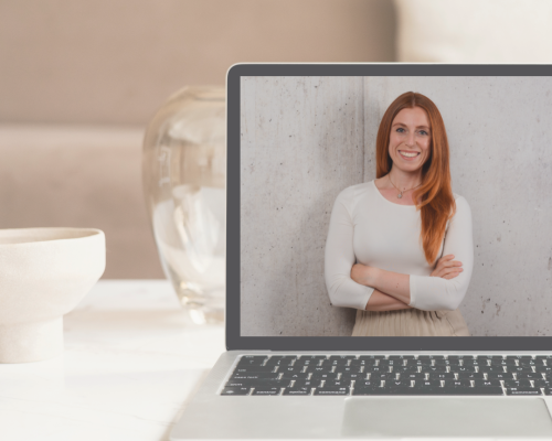 Kopie von Beige Weiß Modern Minimalist Laptop Mockup Webseite Produkt Launch Instagram Post